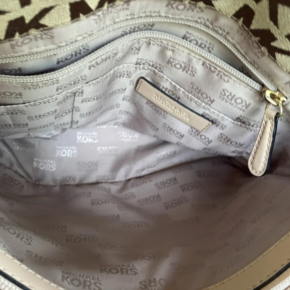 New Michael Kors Bag - Picture 4 of 8